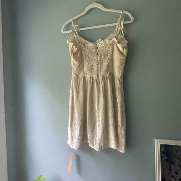 Reformation Velvet Bev Dress in Almond NWT 8 - Picture 7 of 8